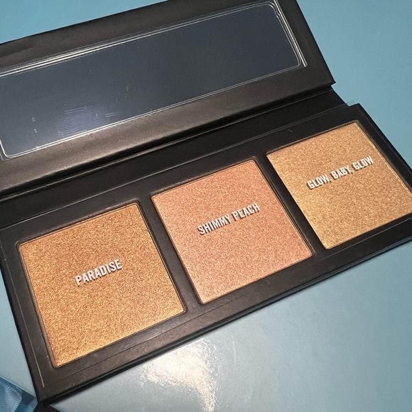 MAC • HYPER REAL GLOW • NEW IN BOX - Picture 5 of 5